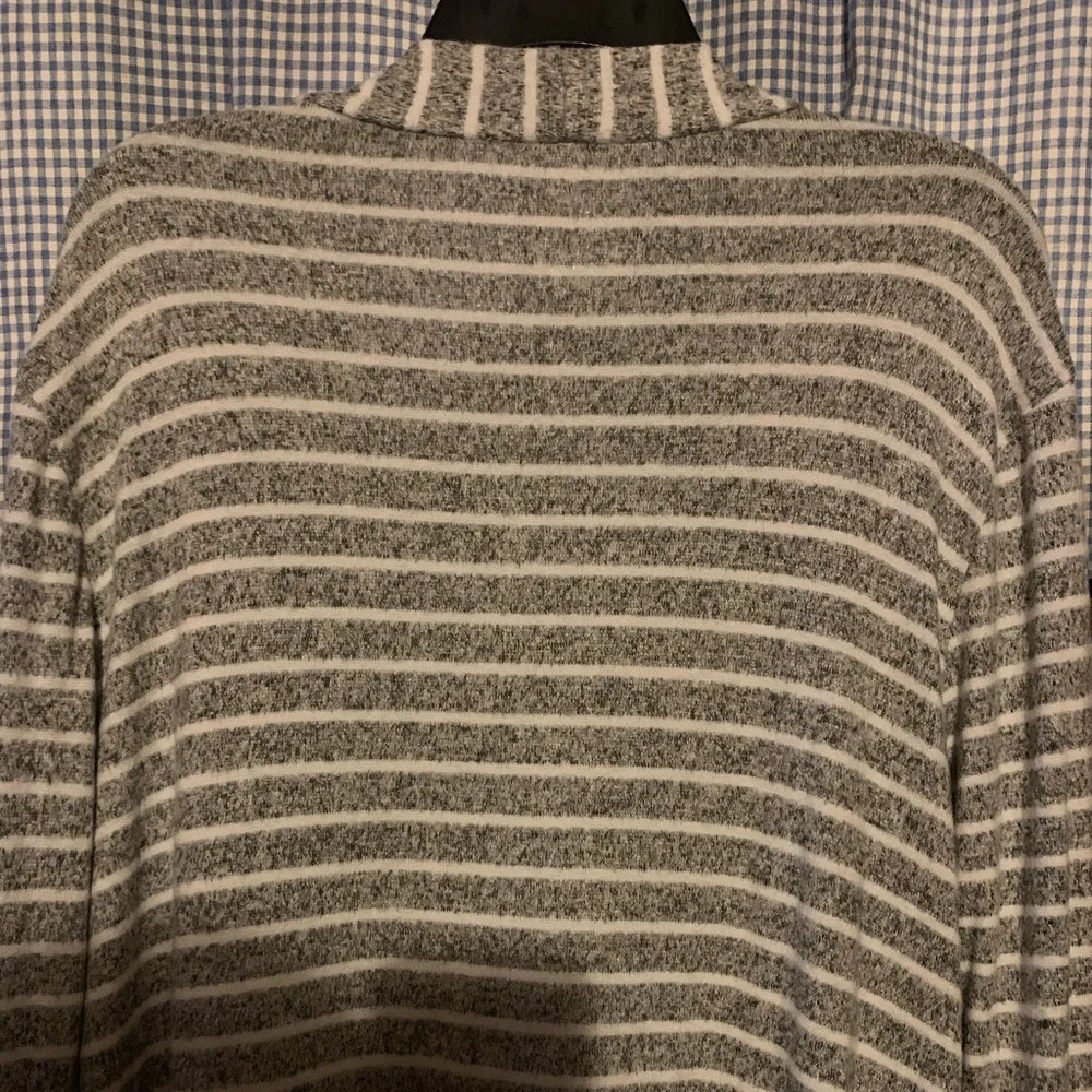 Pretty Gray and White Striped Cardigan  Size L  NWT - Picture 13 of 13